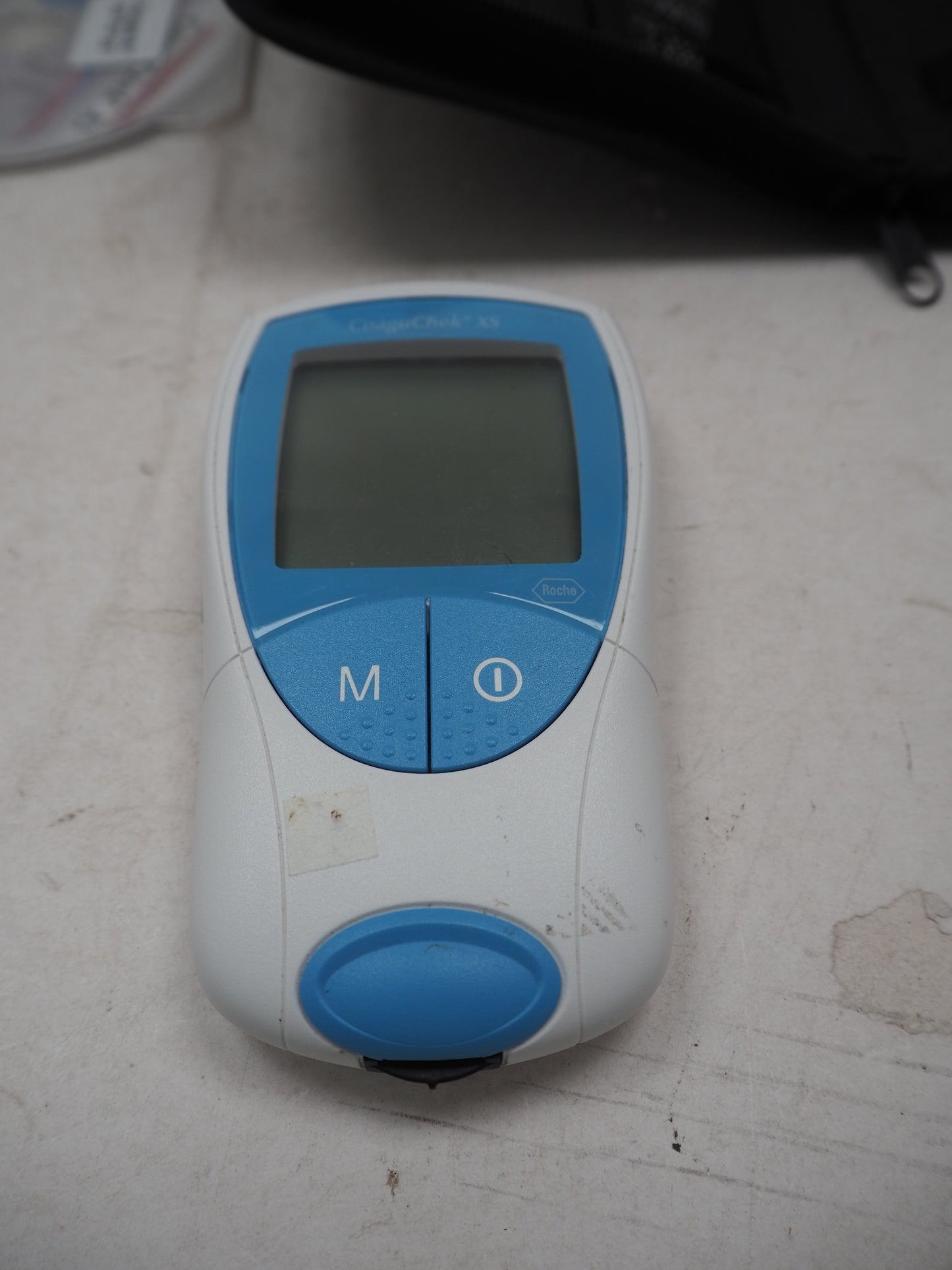 CoaguChek XS PT/INR Monitoring System with Case