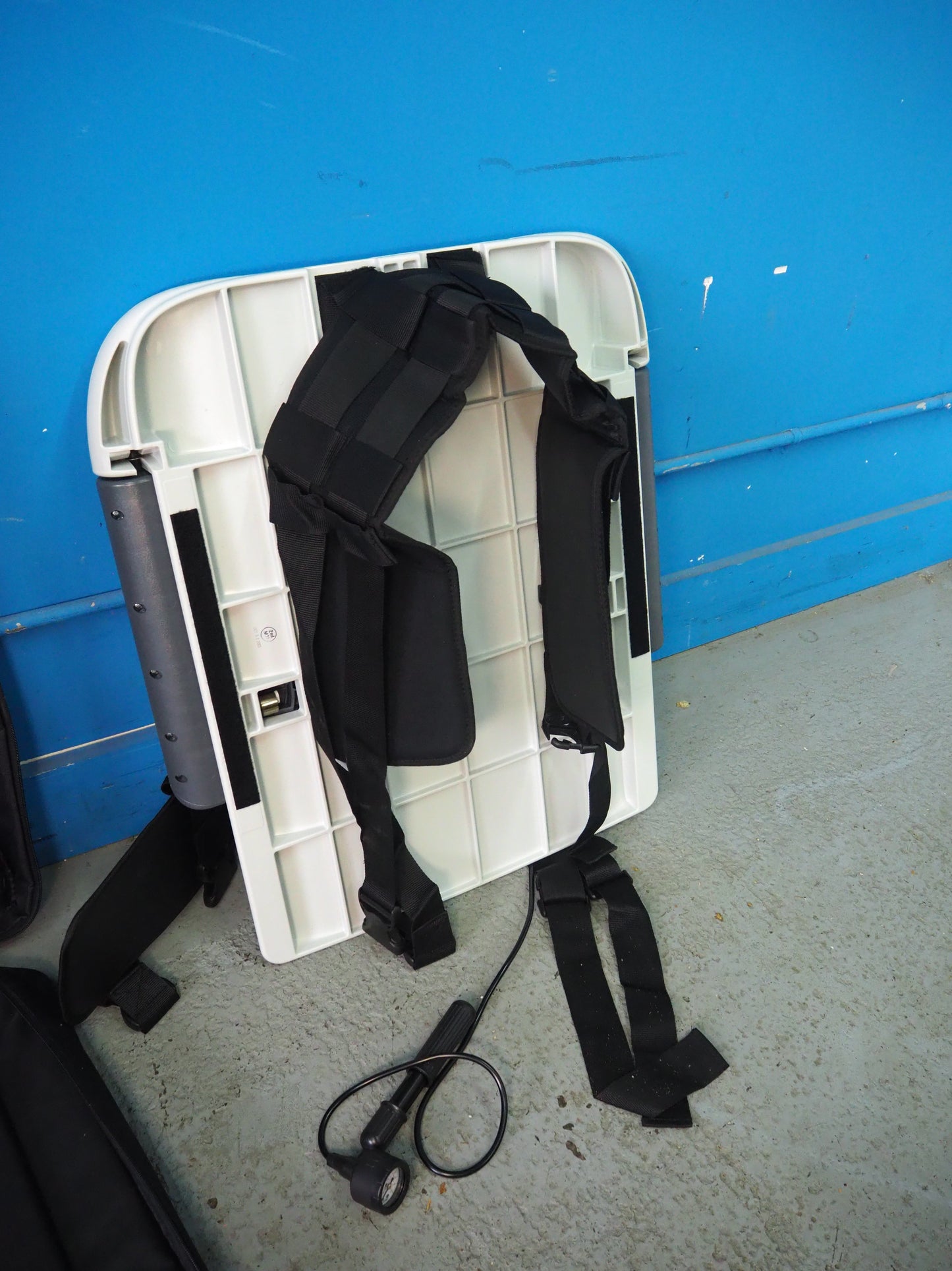 Saunders Lumbar Traction Spinal Decompression Device In Case with Hand Pump