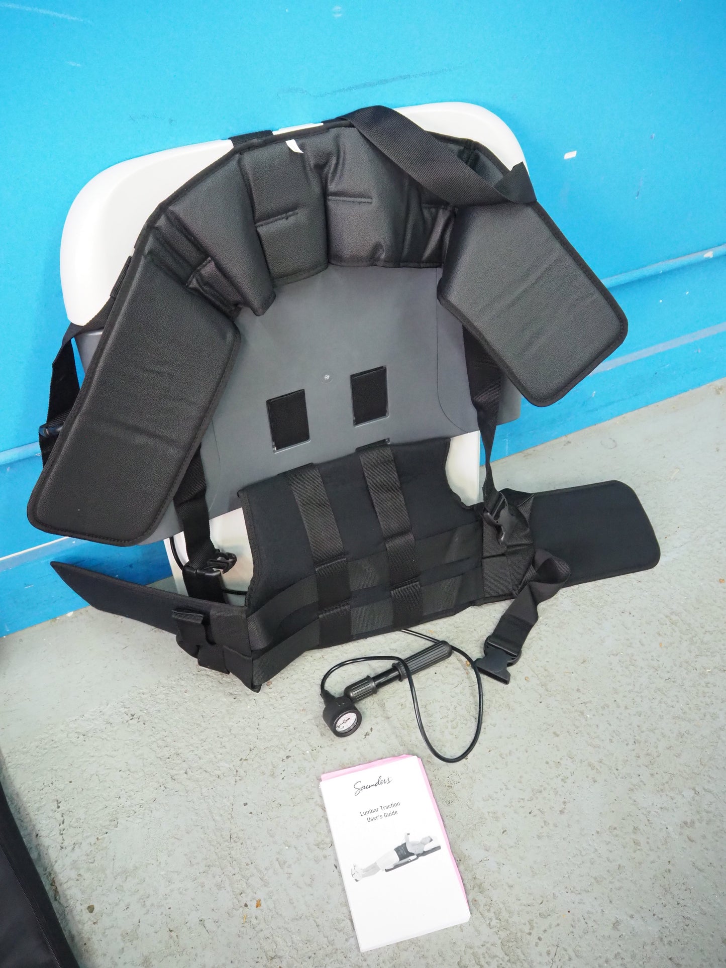 Saunders Lumbar Traction Spinal Decompression Device In Case with Hand Pump