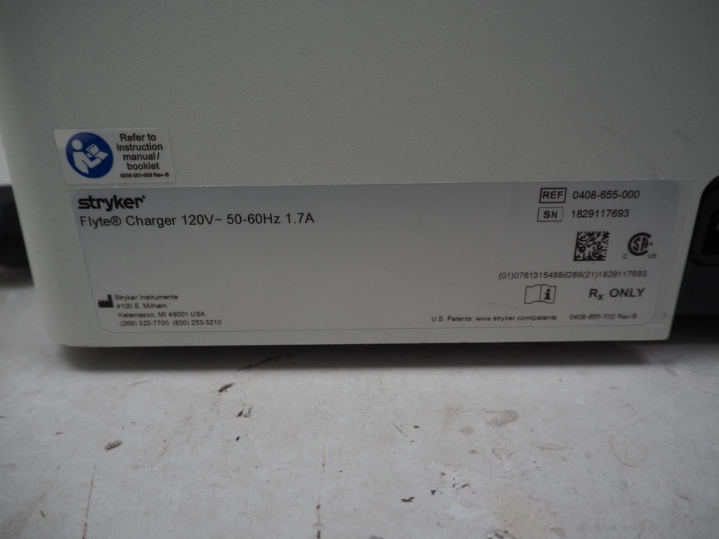 Stryker 0416-610-000 T7 Surgical Helmet 0408-655-000 Charger 8 Batteries & Power Cord