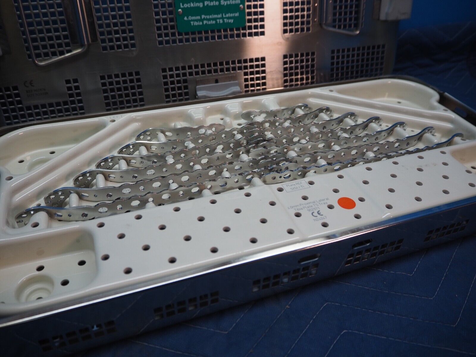 Stryker AxSOS Locking System 4.0mm Proximal Lateral Tibia Plate TS Tra ...