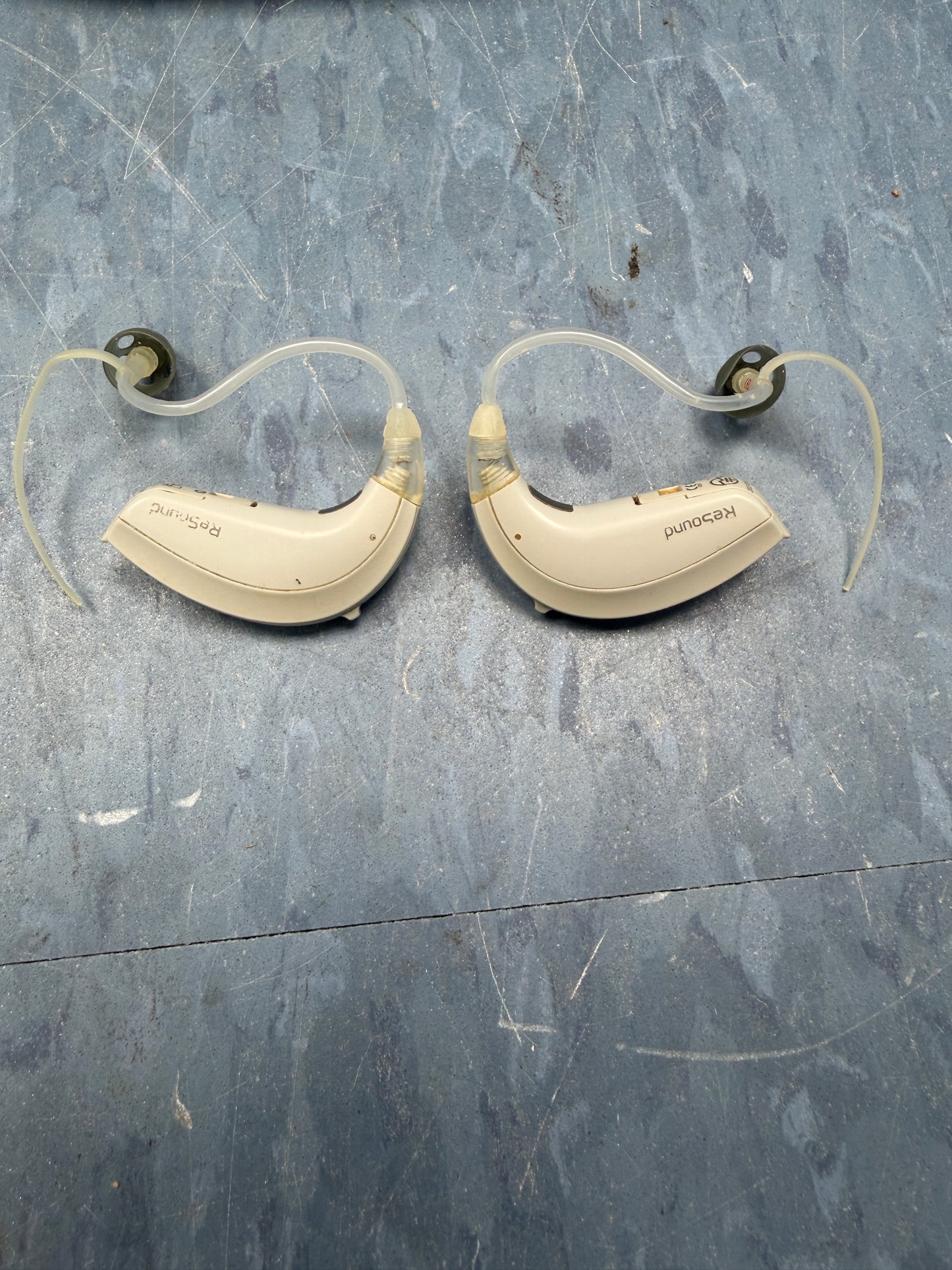 Pair of Resound 202-SMA-SMA024 Hearing Aids with Case