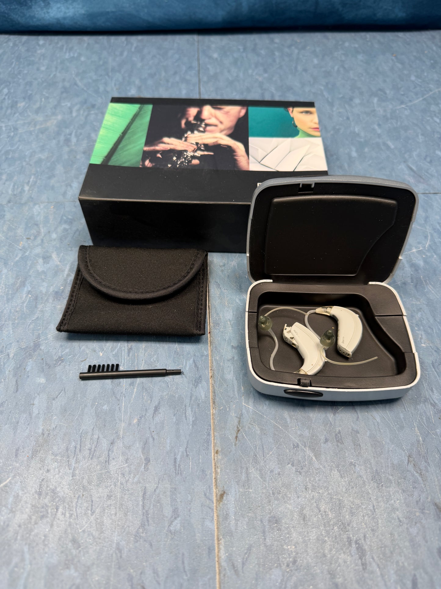 Pair of Resound 202-SMA-SMA024 Hearing Aids with Case