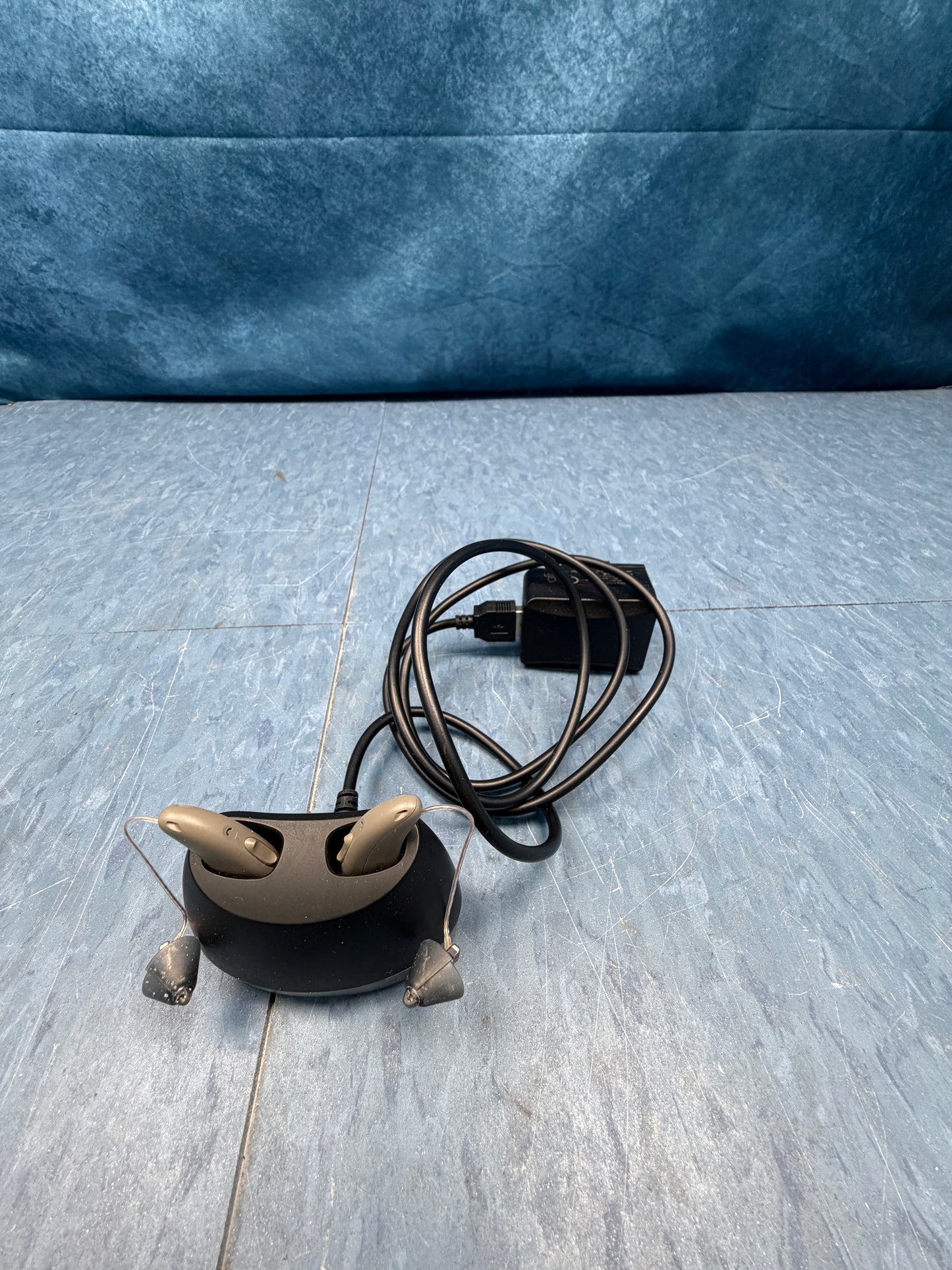 TruHearing TH Premium 7 RIC UT Rechargeable Hearing Aid with Charging Base