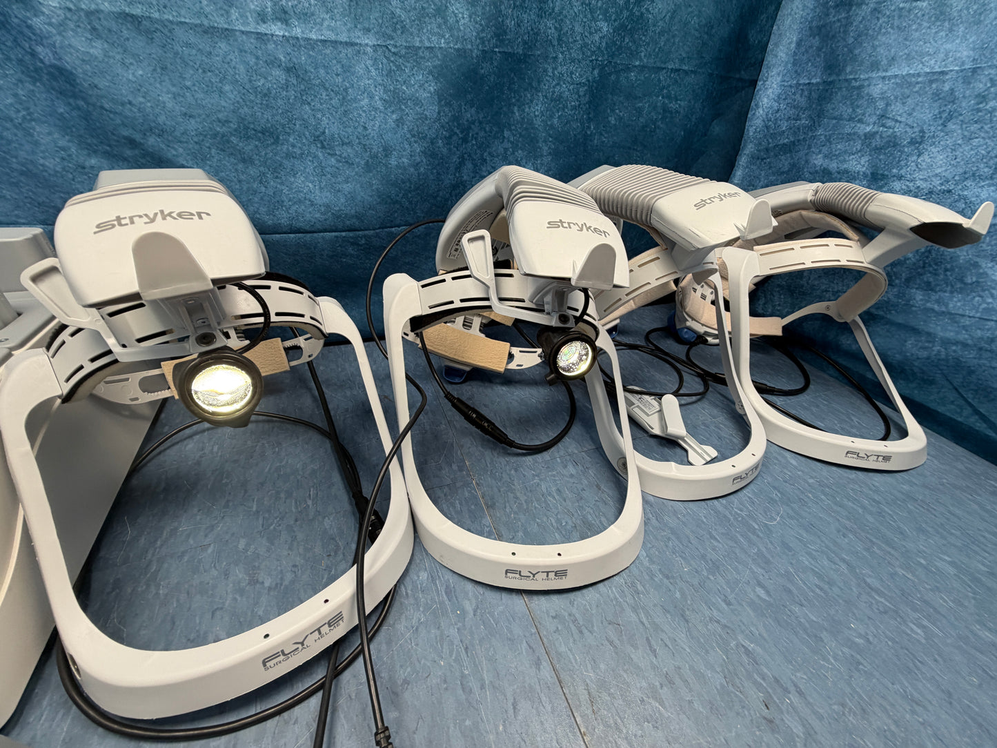4x Stryker Flyte 0408-645-000 Surgical Helmets, Charger, 12 Batteries & 2x Headlights
