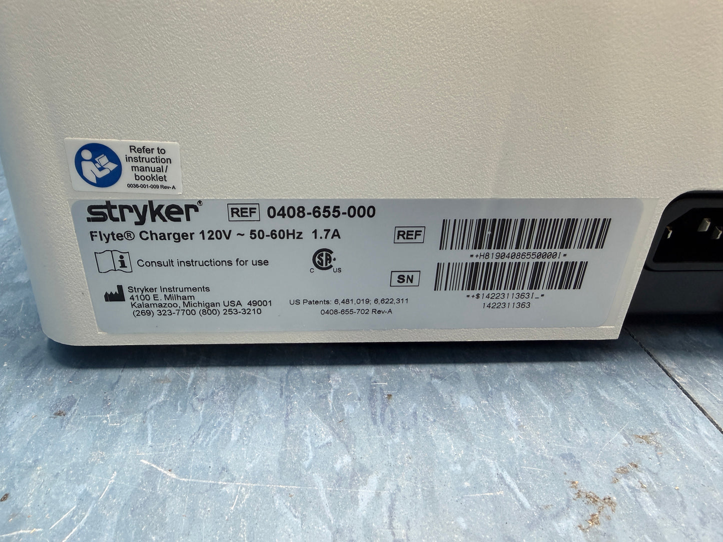 4x Stryker Flyte 0408-645-000 Surgical Helmets, Charger, 12 Batteries & 2x Headlights