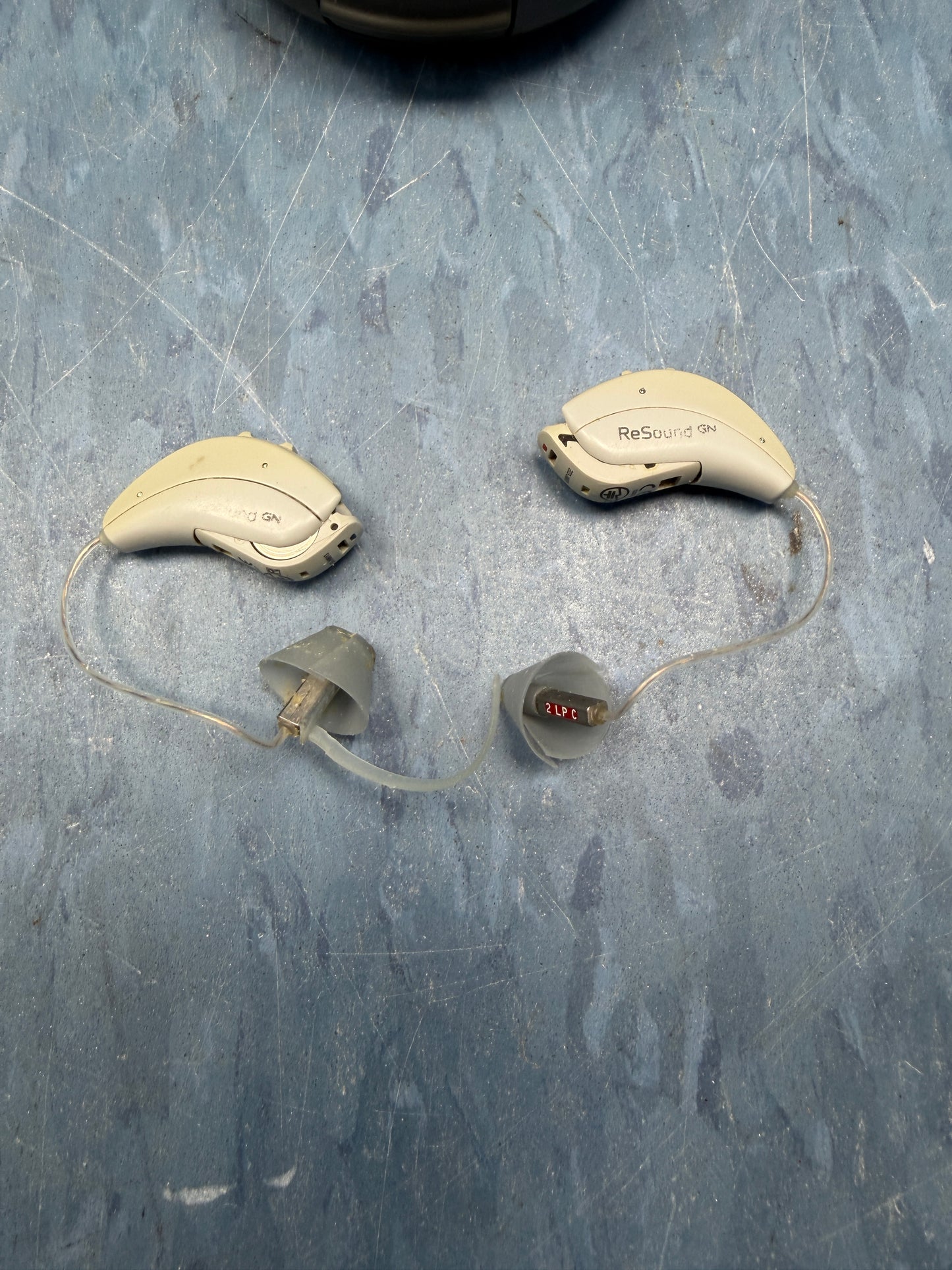 Pair of Resound GN Hearing Aids with Case - White Color
