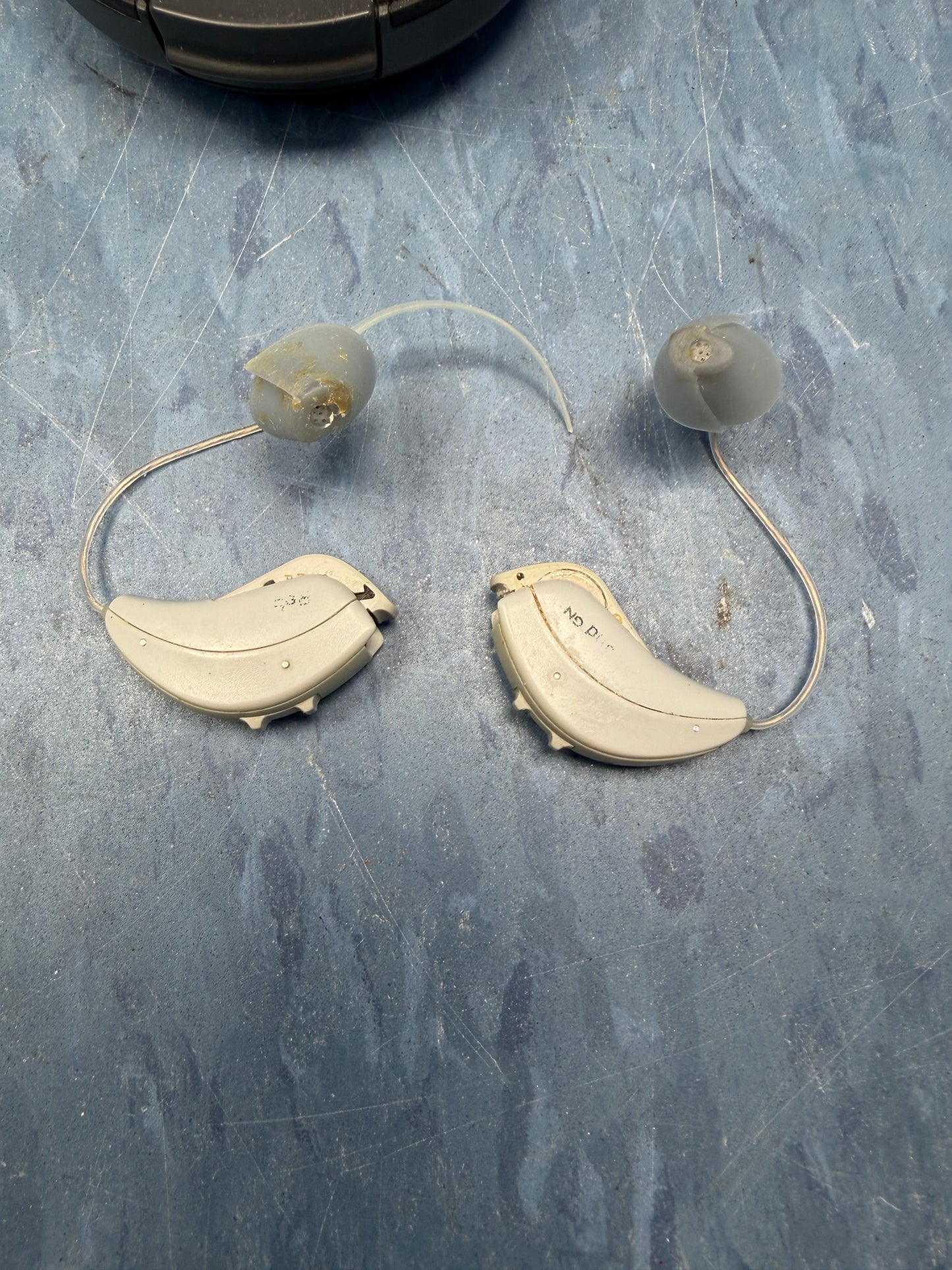 Pair of Resound GN Hearing Aids with Case - White Color