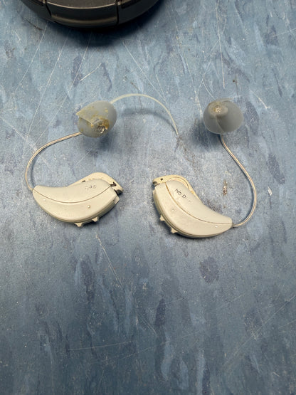 Pair of Resound GN Hearing Aids with Case - White Color