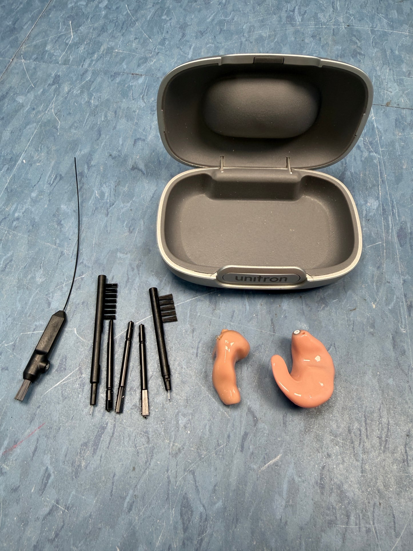 Unitron T Insera Hearing Aid With Case and Extras