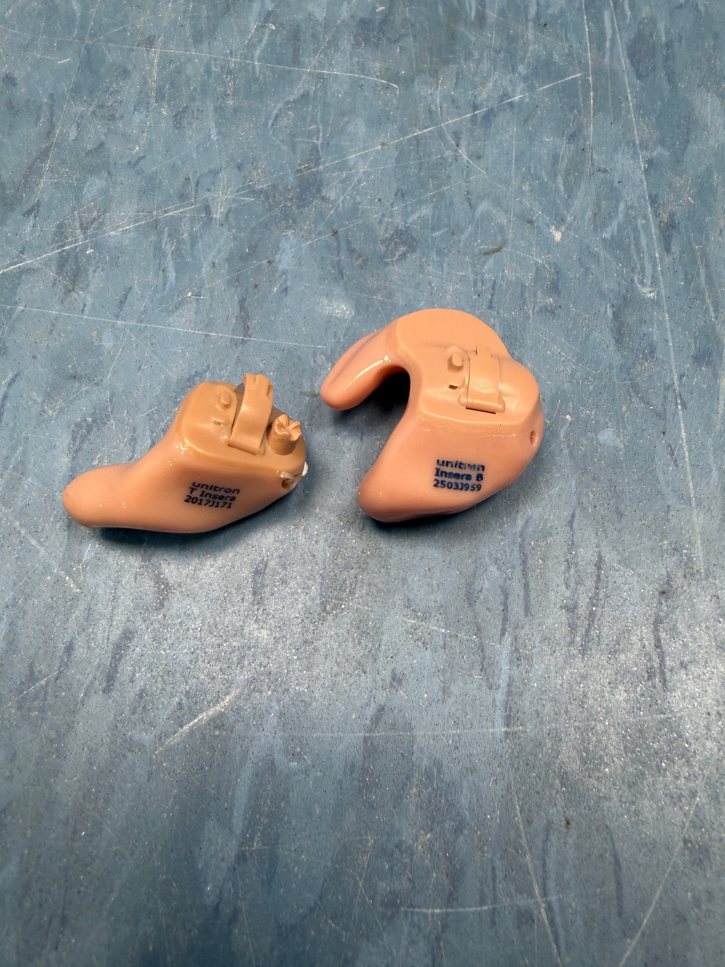 Unitron T Insera Hearing Aid With Case and Extras