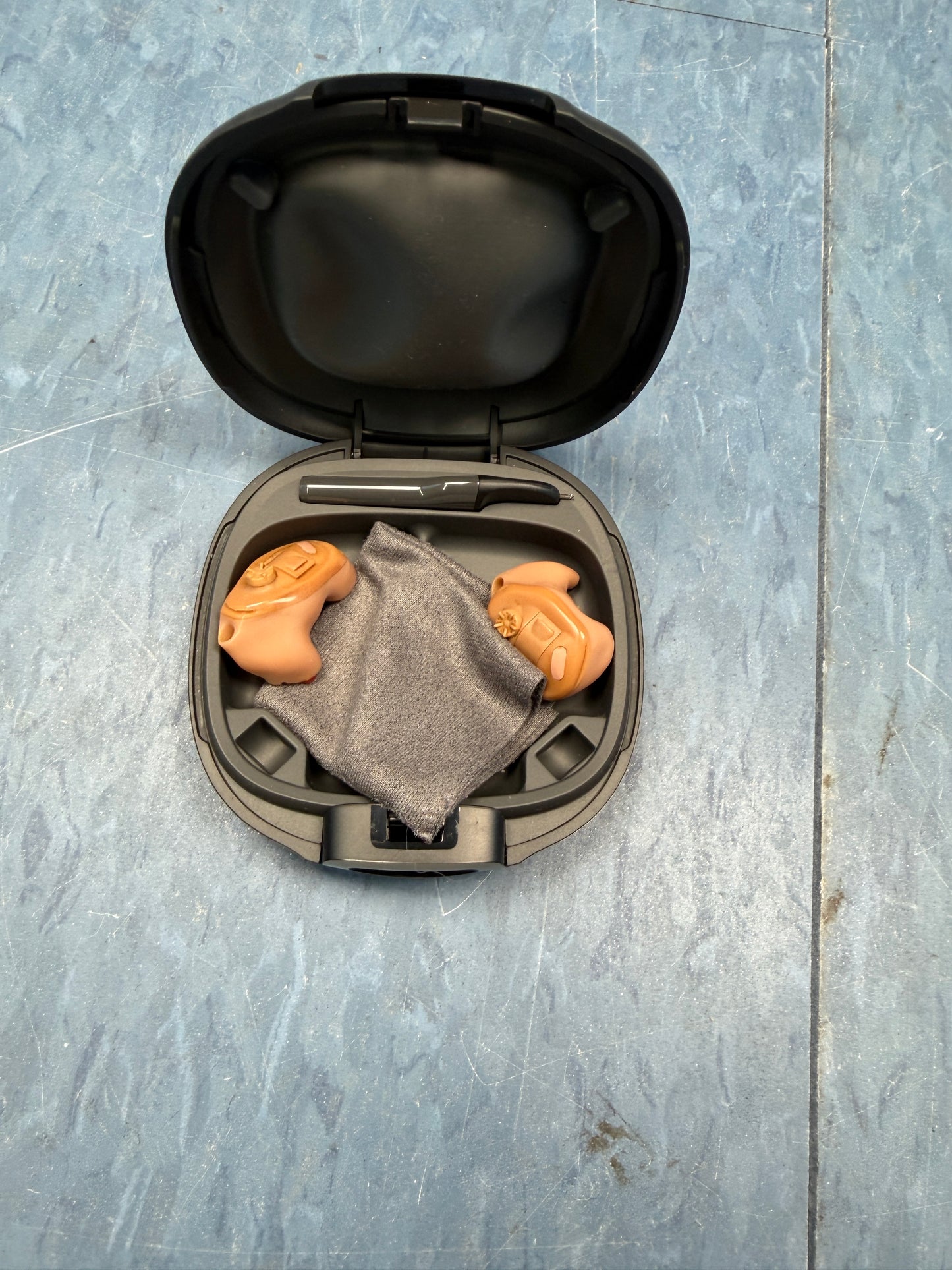 Starkey Hearing Aid With Case