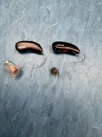 Pair of Phonak Audeo P70 R Hearing Aids with Case