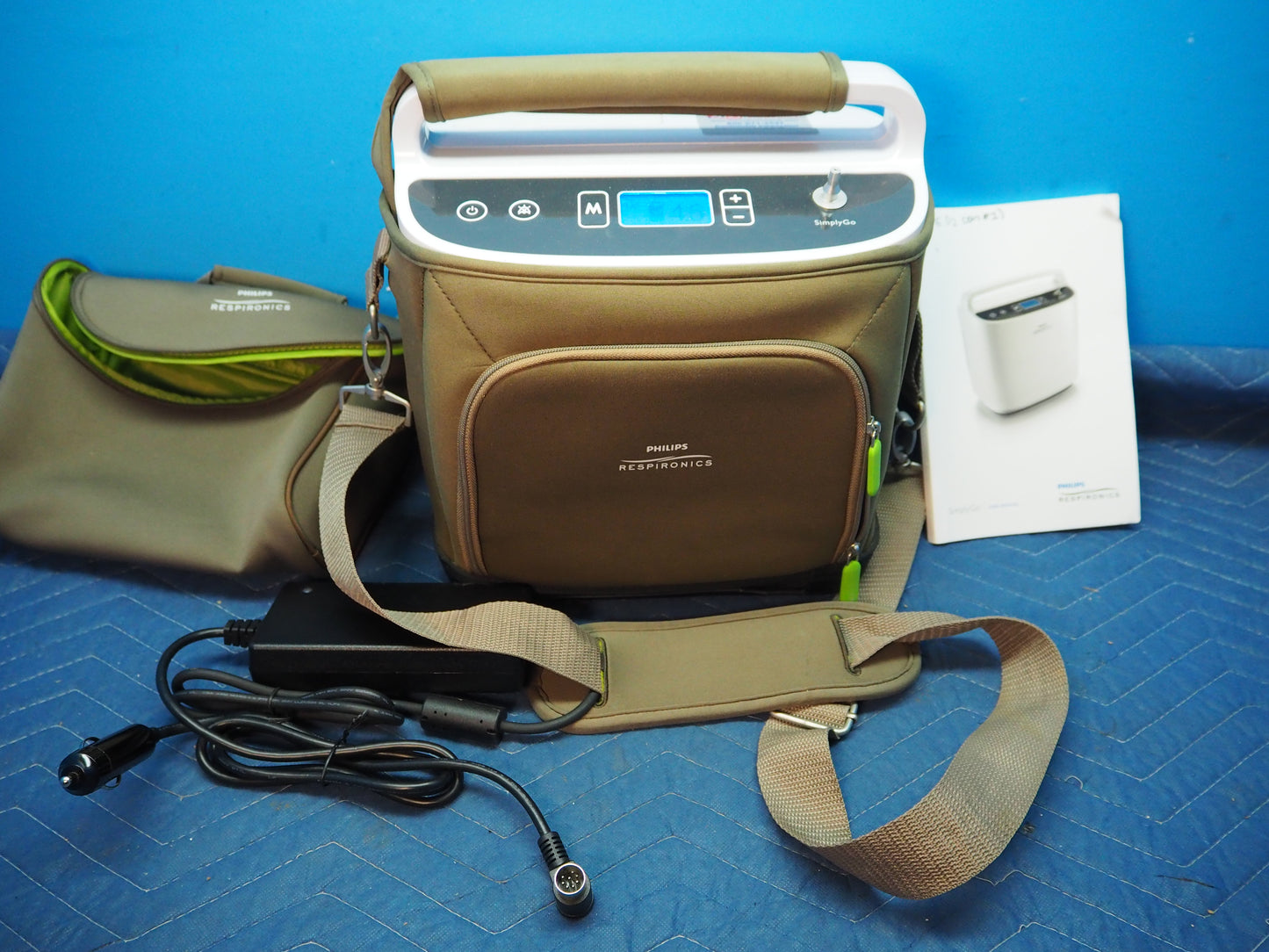 Philips Respironics Simplygo Portable Oxygen Concentrator with Bag and Two Chargers