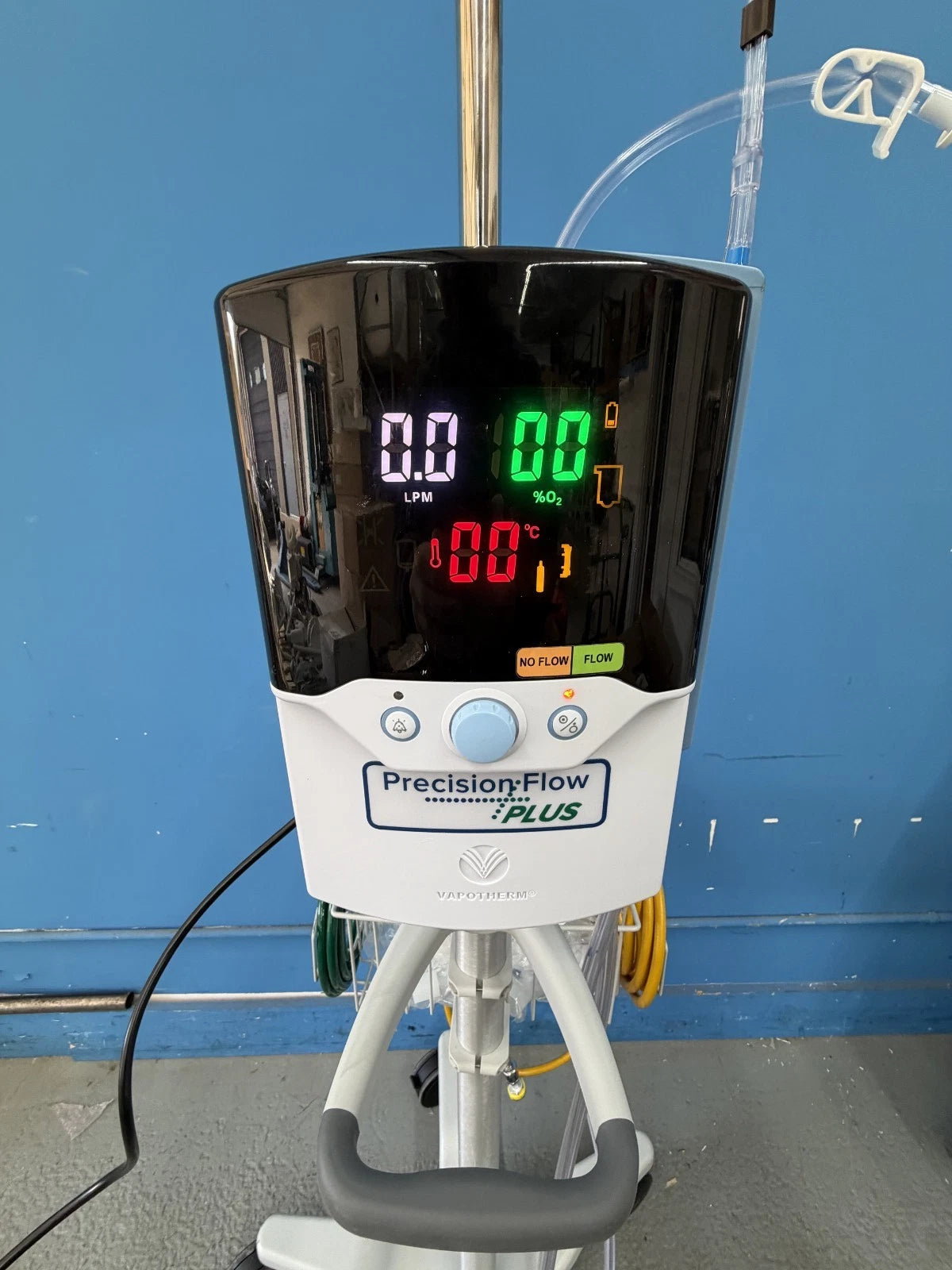 Vapotherm Precision Flow Plus High Velocity Therapy System with Hoses O2/AIR Pole Mount on Rolling Stand