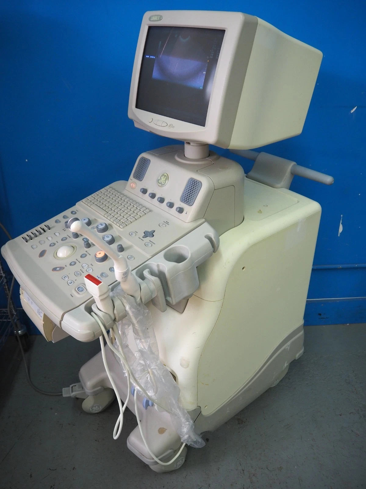 GE LOGIQ 3 Ultrasound System with 2 Transducers E8C and 10Lb