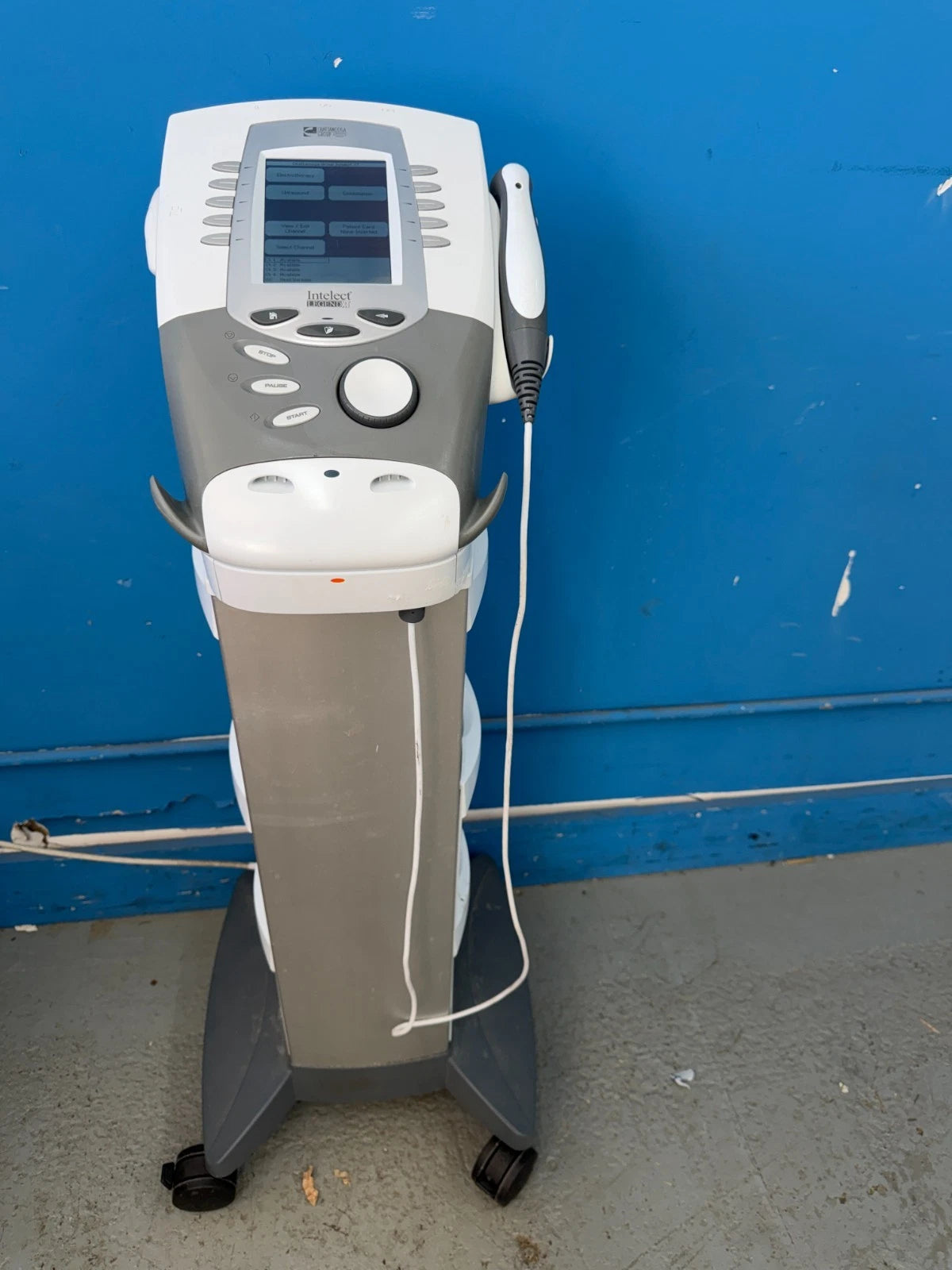 Chattanooga Intelect Legend Theraputic Ultrasound Model 2760 With Probe, 4 Channles and Cart