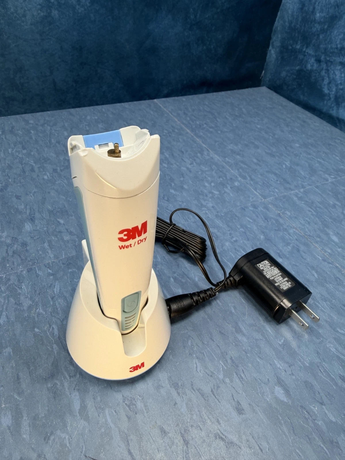3M 9681 Surgical Clipper Shaver Drop-In Charger Stand & 10x 9680 Blades