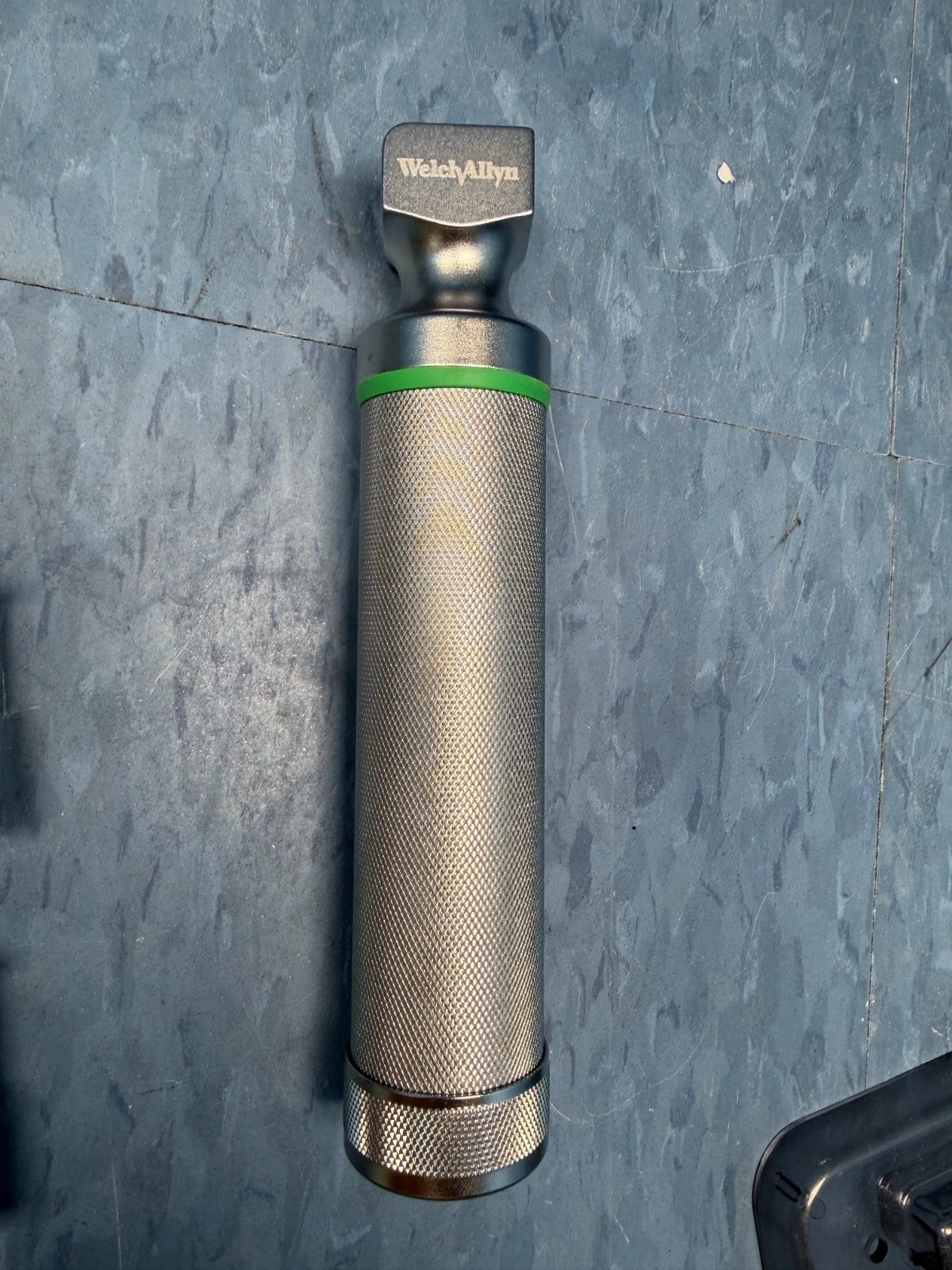 Welch Allyn Ref. 60813 Laryngoscope Handle with 4x Mac & Mil Blades & Case