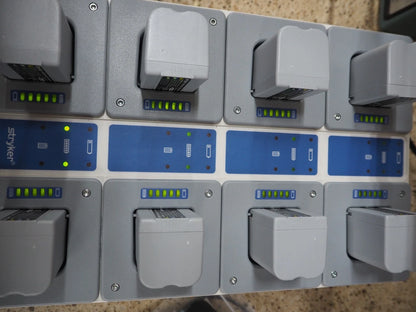 Stryker 0416-610-000 T7 Surgical Helmet 0408-655-000 Charger 8 Batteries & Power Cord